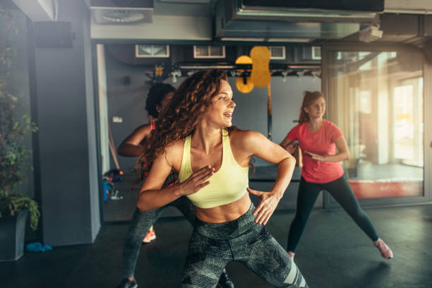 Clase de Zumba con música latina