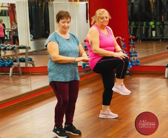 Clase de aerobic en grupo